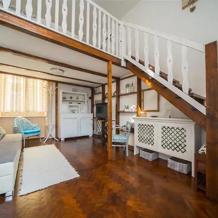 Agria Vintage Apartment